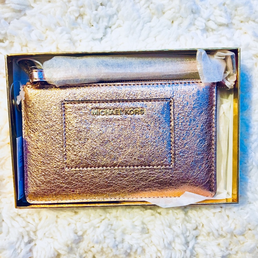 Michael Kors Small pocket divided wristlet